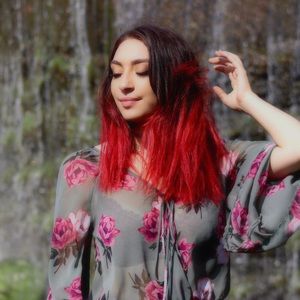 Meet your Posher, Maya